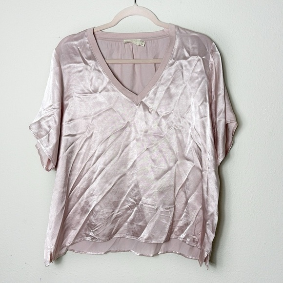 Nation LTD June V-Neck T-Shirt in color whisper (blush) size Medium - Picture 13 of 13